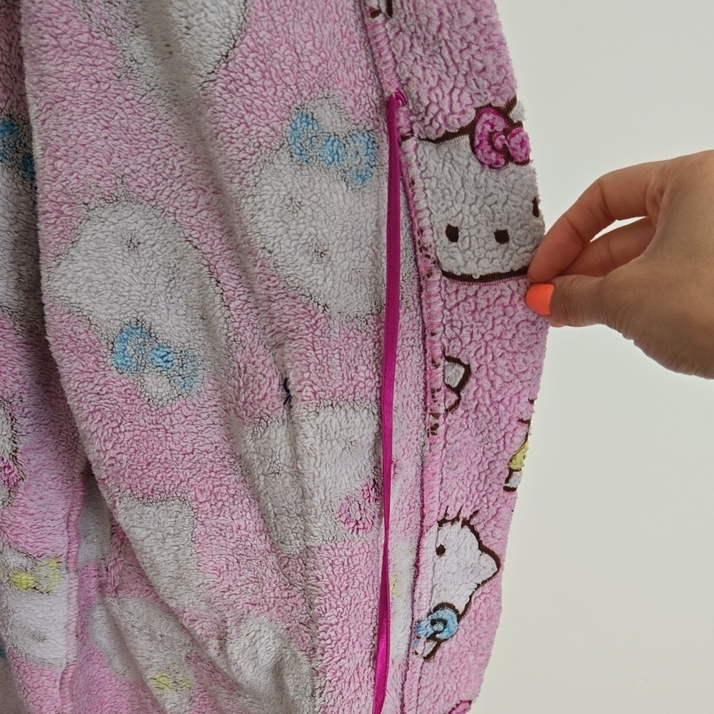 Pink Hello Kitty Robe - Picture 5 of 5